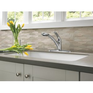 Delta Faucet Signature Pull Out Kitchen Faucet, Chrome Kitchen Sink Faucet, Kitchen Faucet with Pull Out Sprayer, Chrome 47-DST