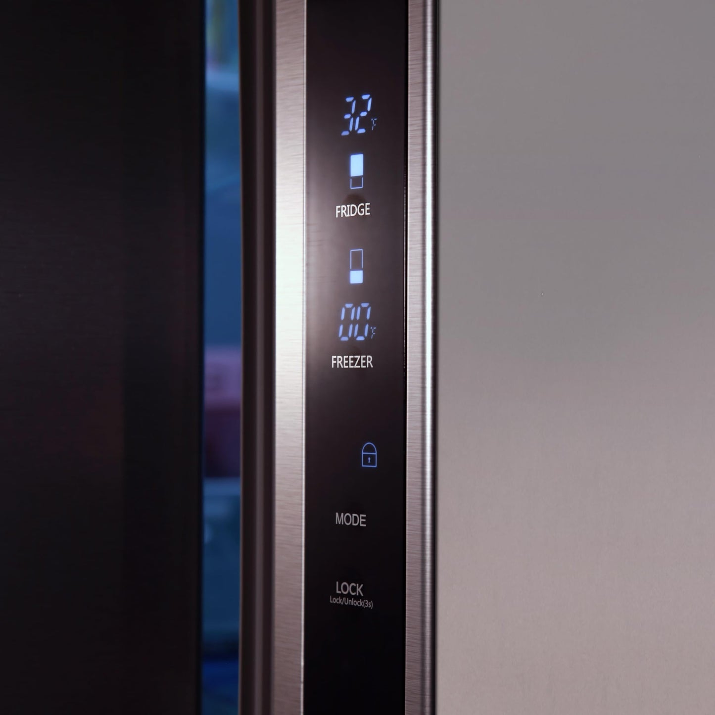 Avanti French Door Refrigerator with Bottom Freezer 30-Inch Wideâ€‹, Frost Free Technology, Large Capacity with Adjustable Shelves, Door Bins & Crisper Drawers, 17.5 Cu.Ft., Stainless Steel